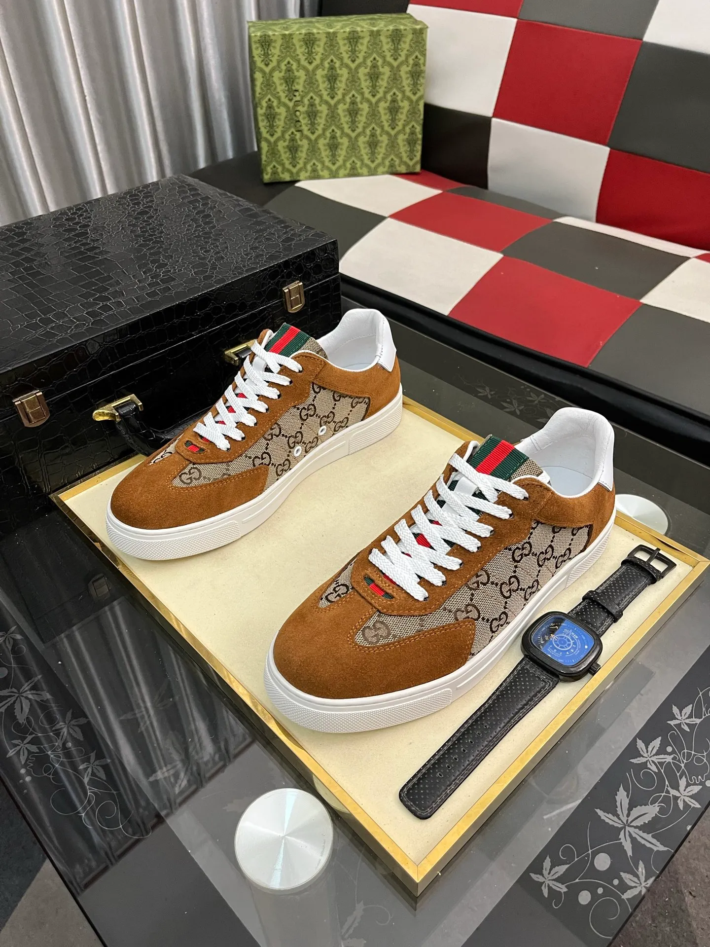 Men's shoes 💰380⌚️⌚️Gucci •Gucci original quality.~ Unique modern style sneakers. 🏃A must-have casual shoe for trendy men😍😍 Original brand imported from Italy, imported original leather, sheep lining (refuses to discolor and grind feet) Sole: Original sole provided by the original factory, French lazy style design ⚠️Fit to the feet, original quality, super comfortable original sole. Just like shooting the real thing🎬The real thing is better, code number: 38-442️⃣colors available